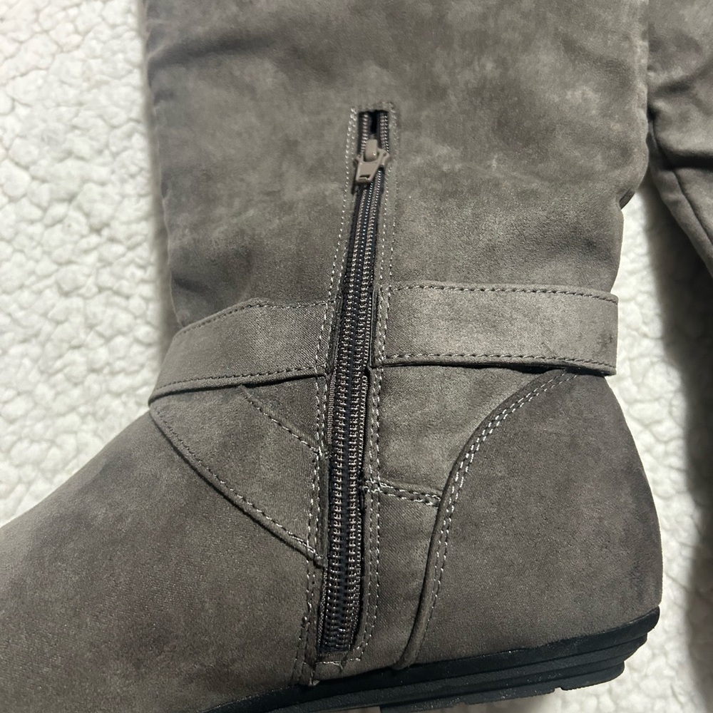 NEW WOT Rampage Stylish Gray Women's Boots - Picture 2 of 10